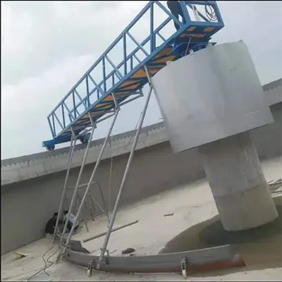 Sludge concentration center scraper