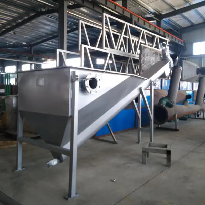 Solid liquid cyclone separator, sand water separator