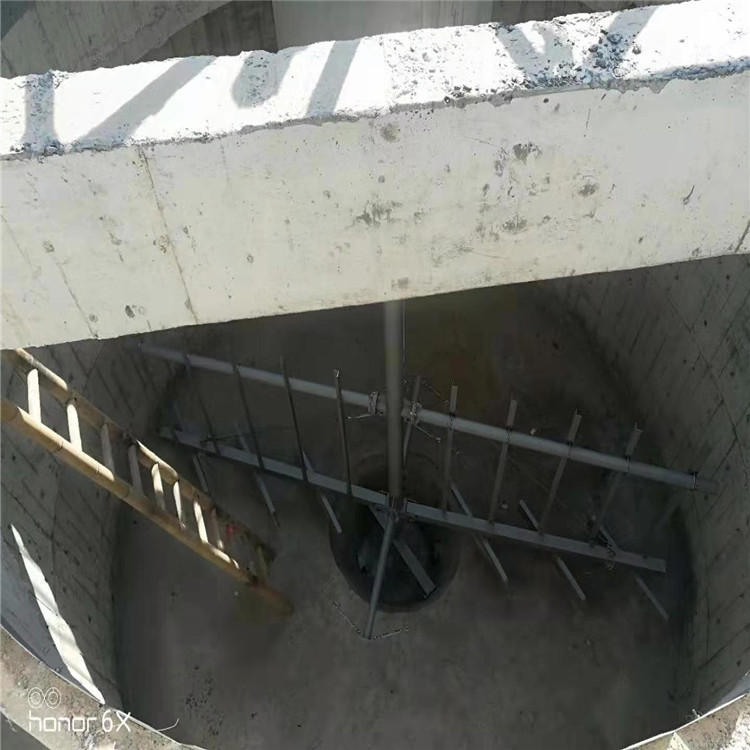 Pemekat enap cemar pemacu pusat