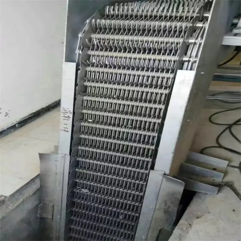 Textile factory circulating grid slag scooping machine