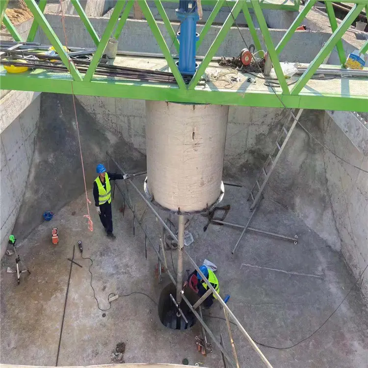 Pemekat enap cemar pemacu tengah