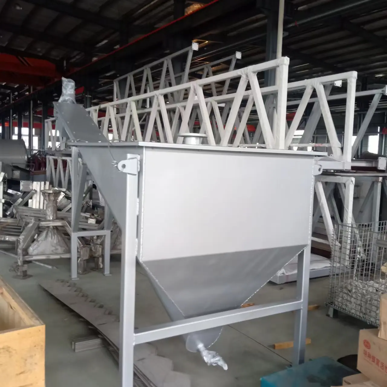 Sand and water separator models and parameters