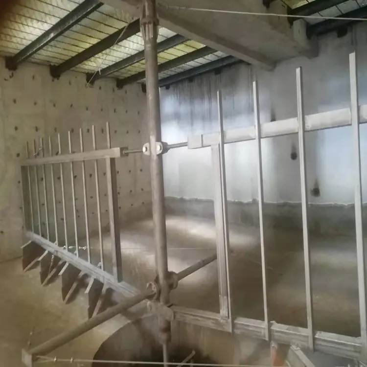 Pengikis lumpur pekat pusat