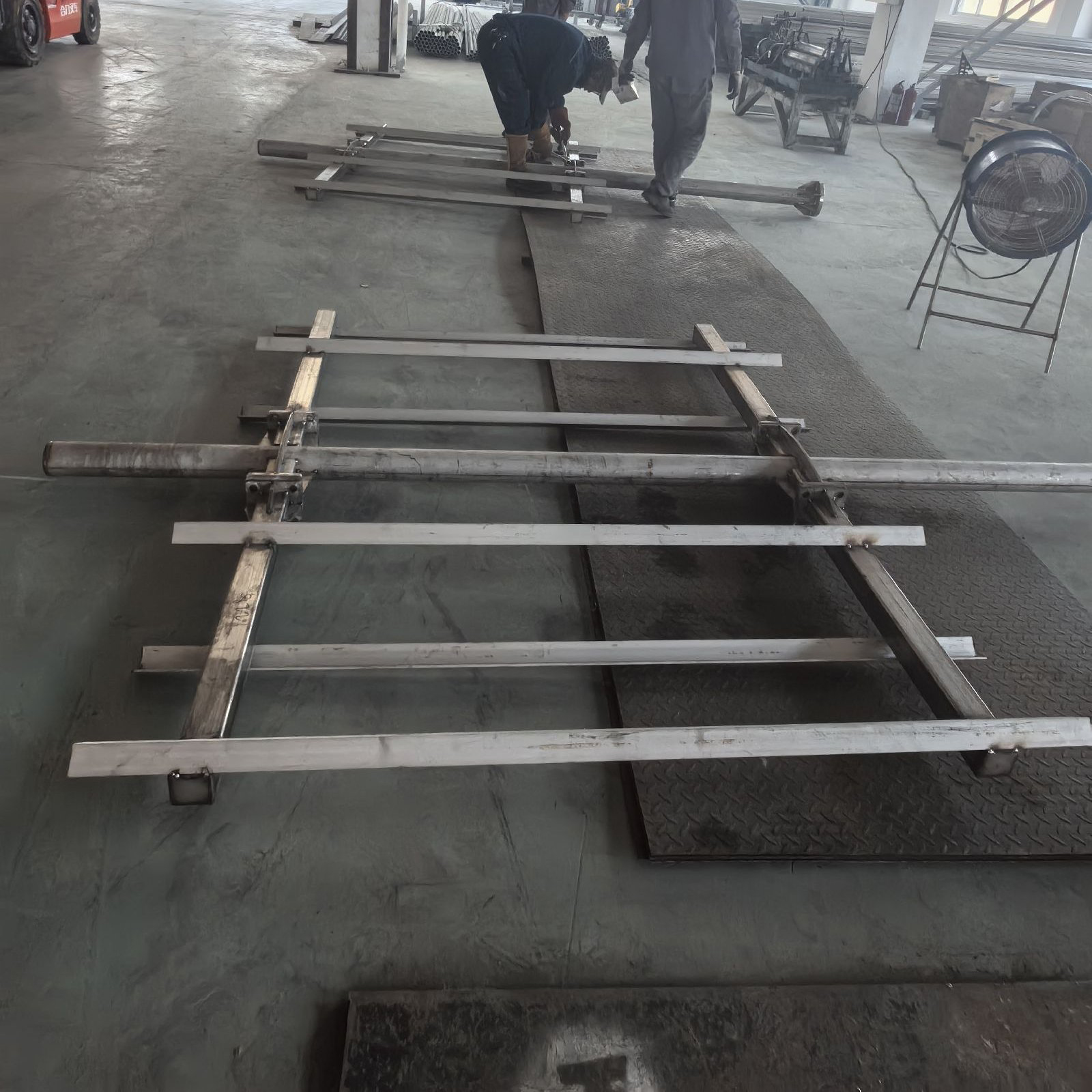 Pengadun bingkai mekanikal