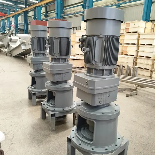 Mixing pool paddle mixer