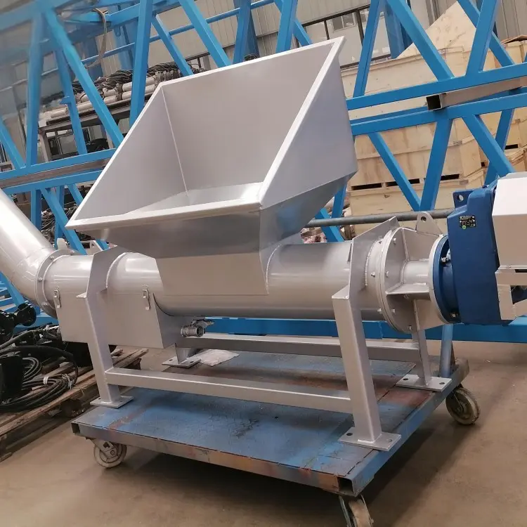 Screening and residue press in the pretreatment section