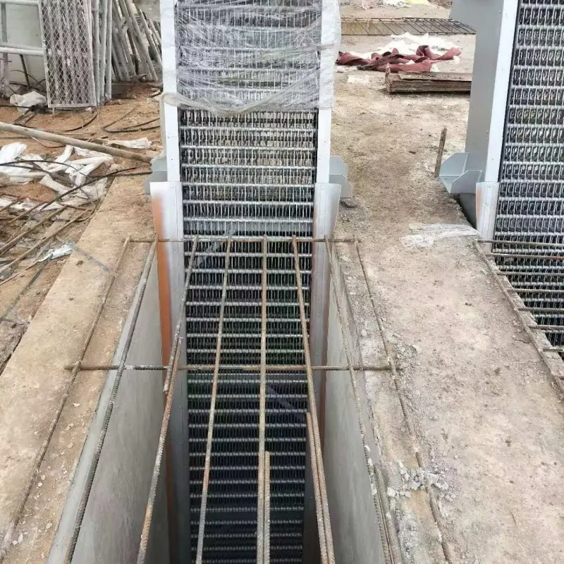 Solid-liquid separation grid decontamination machine