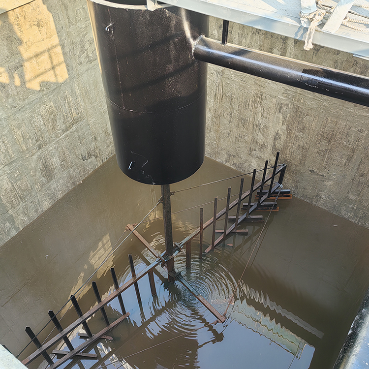 Pengikis lumpur pemacu bingkai menegak tengah