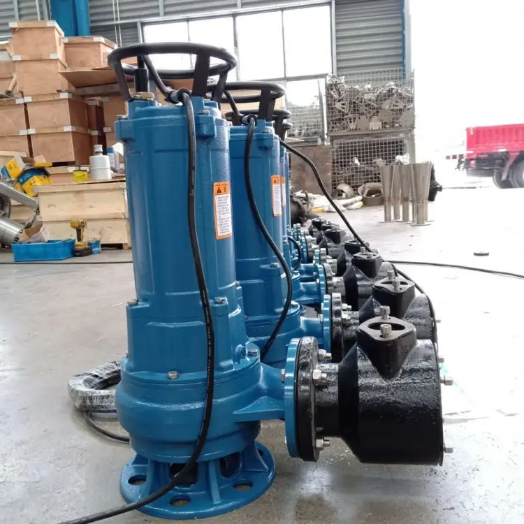 Self-priming submersible aerator